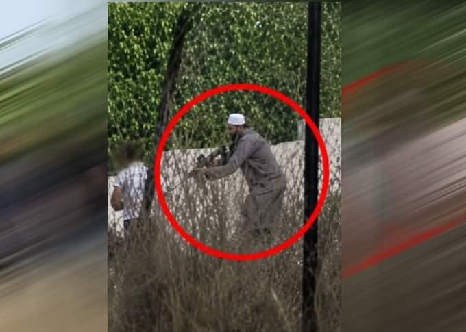 <p>"Bu saldırılarda defalarca g&ouml;rd&uuml;ğ&uuml;m&uuml;z &uuml;zere, silahlı olanlar, Filistinlileri kışkırtanlar ve topraklarını &ccedil;alanlar yerleşimcilerdir. Bazen bu yerleşimcilerin karavanlarla gelip, daha sonra yasadışı İsrail yerleşimlerine d&ouml;n&uuml;şen ge&ccedil;ici &ccedil;adırlar kurduklarını g&ouml;r&uuml;yoruz."</p>
