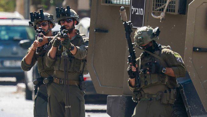 <p>Olayların ardından İsrail g&uuml;&ccedil;leri Nablus ve Tal &ccedil;evresinde adeta etten duvar &ouml;rd&uuml;. T&uuml;m kontrol noktaları kapatılırken, İsrail ordusunun kuşatma benzeri koşullar yaratarak yaralı Filistinlilerin tıbbi yardıma erişimini engellediği bildirildi.</p>
