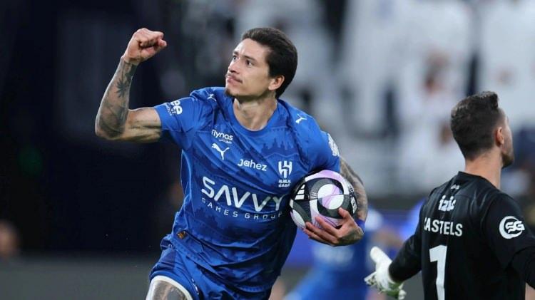 <p>Beşiktaş'ın Suudi ekibi ile Uruguaylı yıldız golc&uuml; Darwin Nunez i&ccedil;in kiralık s&ouml;zleşme &uuml;zerinde &ccedil;alıştığı ve bunun i&ccedil;in 4 milyon euro &ouml;deyeceği iddia edildi.</p>
