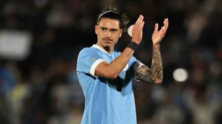 <p>&Uuml;lkesi Uruguay'la 2026 FIFA D&uuml;nya Kupası'nda m&uuml;cadele eden yıldız isim, 2021-2022 sezonunda Benfica formasıyla g&ouml;sterdiği başarılı performansın ardından Liverpool'un yolunu tutmuştu.</p>
