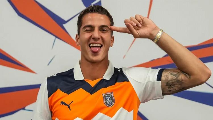 <p>Fenerbah&ccedil;e'nin yerli forvet transferinde listenin 1 numarasında Bertuğ Yıldırım var.<br />
<br />
İsmail Kartal'ın &ccedil;ok beğendiği gen&ccedil; santrfor konusunda Başakşehir ile ilk temasların kurulduğu &ouml;ğrenildi.<br />
<br />
​(FANATİK)</p>

