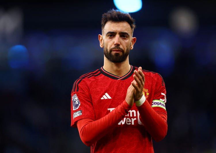 <p>Manchester United, Galatasaray'ın istediği Bruno Fernandes'i iyi bir maaşla kadroda tutmak &uuml;zere.<br />
<br />
54 milyon sterlinlik serbest kalma maddesi dışında pazarlığa oturmuyorlar. Oyuncuya 15 milyon euro teklif eden Aslan beklemede.<br />
<br />
(AKŞAM)</p>
