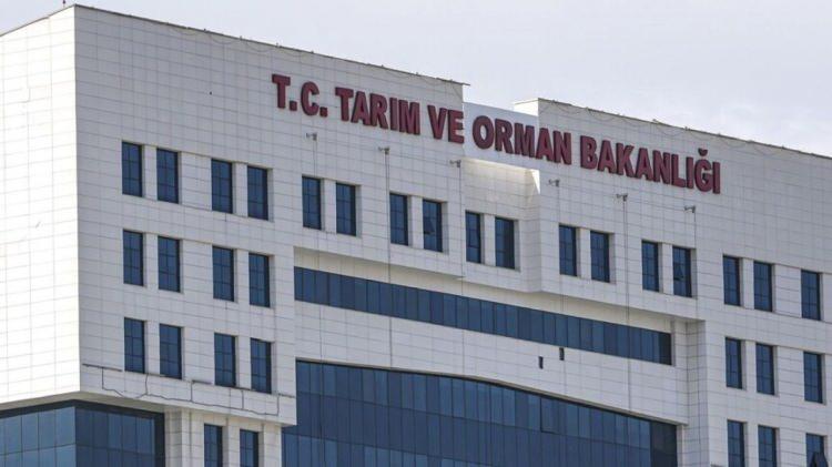 <p>Şirketimiz tarafından başlatılan inceleme kapsamında, &uuml;retim tesisimizde 37 farklı noktadan &ccedil;evresel numune ile şahit son &uuml;r&uuml;n ve ardışık parti numarasına sahip &uuml;r&uuml;nlerden numune alınarak akredite laboratuvarlarda analiz edilmiştir. Yapılan analizlerde L. monocytogenes bulgusuna rastlanmamıştır.</p>

<p>Şirketimizde d&uuml;zenli olarak uygulanan Listeria &Ccedil;evresel İzleme Programı kapsamında, bug&uuml;ne kadar ger&ccedil;ekleştirilen &ccedil;evresel izleme &ccedil;alışmalarında L. monocytogenes tespit edilmemiştir. Şikayete konu &uuml;r&uuml;n, ayrı bir &uuml;retim ve paketleme hattında &uuml;retilmekte olup yapılan incelemelerde diğer &uuml;r&uuml;nlerimizde herhangi bir uygunsuzluk bulgusuna rastlanmamıştır.</p>

<p>&Uuml;retim tesislerimiz ulusal mevzuatın yanı sıra GFSI tarafından tanınan uluslararası gıda g&uuml;venliği standartları doğrultusunda faaliyet g&ouml;stermekte, yetkili kurumlar ve bağımsız uluslararası belgelendirme kuruluşları tarafından d&uuml;zenli olarak denetlenmektedir.</p>

<p>Sosyal medya ve bazı basın yayın organlarında olayın kapsamını aşan, diğer &uuml;r&uuml;nlerimizi ve markamızı hedef alan ger&ccedil;eğe aykırı iddialara itibar edilmemesini rica ederiz. Ger&ccedil;eğe aykırı bilgi ve paylaşımlarla ilgili yasal haklarımız titizlikle takip edilmektedir.</p>

<p>Şirketimiz, t&uuml;ketici sağlığını ve gıda g&uuml;venliğini en temel &ouml;nceliği olarak g&ouml;rmekte, &uuml;retimini bilimsel esaslar, ulusal mevzuat ve uluslararası gıda g&uuml;venliği standartları doğrultusunda s&uuml;rd&uuml;rmeye devam etmektedir.</p>
