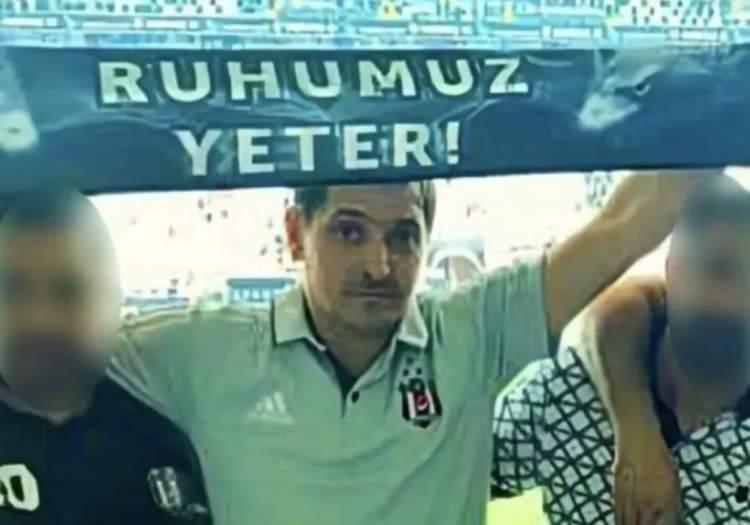 <p>Olay 10 Temmuz Cuma g&uuml;n&uuml; Beşiktaş Gayrettepe Mahallesi&rsquo;nde saat 21.00 sıralarında meydana geldi. Edinilen bilgilere g&ouml;re, Beşiktaş taraftar oluşumu &Ccedil;arşı'nın "Deplasman Kartalları" adı verilen grubunun eski trib&uuml;n lideri Kemal Ulhanlı, sokakta y&uuml;r&uuml;d&uuml;ğ&uuml; esnada motosikletli iki kişi tarafından silahlı saldırıya uğradı.</p>
