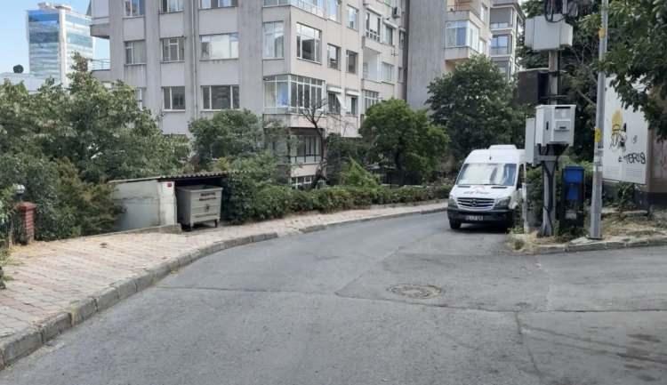 <div>7 TUTUKLANDI</div>

<div>Cinayet B&uuml;ro Amirliği ekipleri operasyon i&ccedil;in d&uuml;ğmeye bastı. Ekiplerin 15 Temmuz&rsquo;da d&uuml;zenlediği operasyonda Eray &Ccedil;., Derya &Ouml;., Nuran &Ouml;., Eren K., Abdulsamet K., Mustafa K. ve Hamza T. yakalanarak g&ouml;zaltına alındı. Ş&uuml;phelilerden Mustafa K. ile Hamza T.&rsquo;nin ifadelerinde, saldırıda silahı Onur T.&rsquo;nin ateşlediği, motosikletin Hamza T. tarafından kullanıldığını ve saldırıyı organize edenin Fuat U. (25) olduğunu s&ouml;yledikleri &ouml;ğrenildi. Emniyetteki işlemlerinin ardından adliyeye sevk edilen 7 ş&uuml;pheli, tutuklanarak cezaevine g&ouml;nderildi. &Ouml;te yandan Kemal Ulhanlı&rsquo;nın toplam 4 su&ccedil; kaydının bulunduğu &ouml;ğrenildi.</div>

