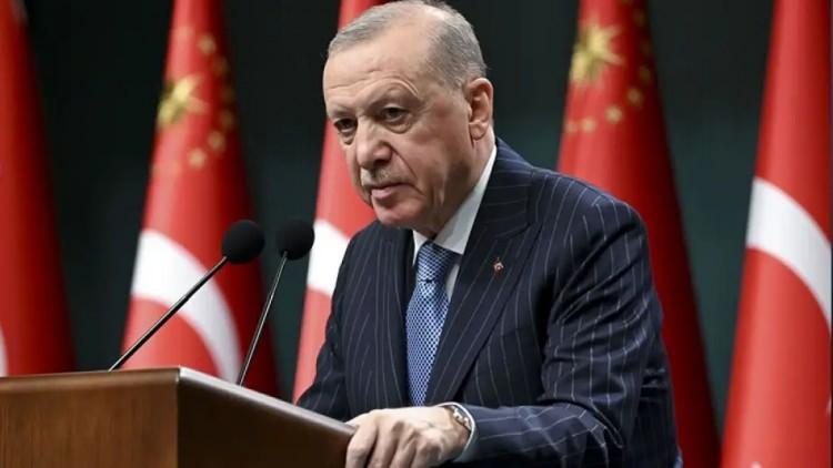 <p><span style="color:rgb(178, 34, 34)"><strong>BAŞKAN ERDOĞAN KA&Ccedil;INCI SIRADA?</strong></span></p>

<p><strong>Son 10 yılda yaşanan savaşlar, krizler ve siyasi kırılmaları analiz eden yapay zek&acirc; modelleri ise dikkat &ccedil;eken bir sonu&ccedil; ortaya koyuyor.</strong></p>

<p>Bu verilere g&ouml;re d&uuml;nya sahnesinde &ouml;ne &ccedil;ıkan ve k&uuml;resel &ouml;l&ccedil;ekte en g&uuml;&ccedil;l&uuml; kabul edilen liderler belirlenmiş durumda. <span style="color:rgb(178, 34, 34)"><strong>Listede Başkan Erdoğan'ın sırası da belli oldu...</strong></span></p>
