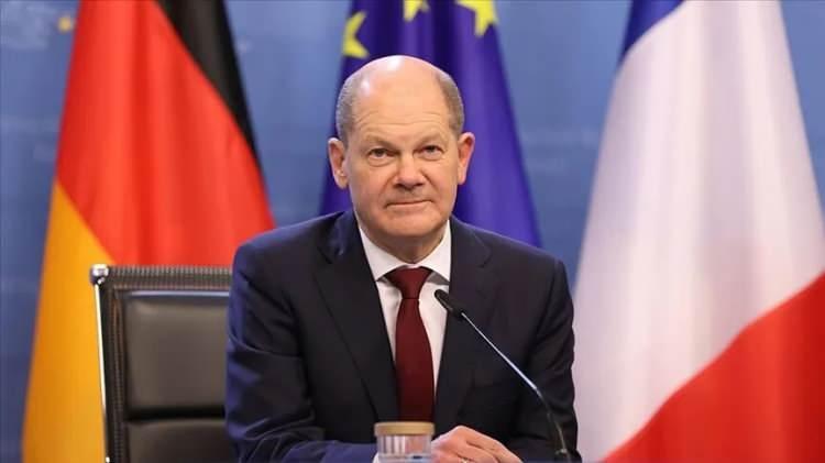 <p><strong><span style="color:rgb(178, 34, 34)">OLAF SCHOLZ&nbsp;&nbsp;</span>|&nbsp;&nbsp;Eski Almanya Şans&ouml;lyesi</strong></p>

<p>Avrupa&rsquo;nın ekonomik lokomotifi ve NATO i&ccedil;indeki stratejik rol&uuml;yle &ouml;ne &ccedil;ıkıyor.</p>
