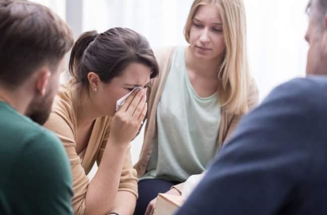 <p>PROFESYONEL YAS TUTUCU</p>

<p>Bazı k&uuml;lt&uuml;rlerde cenazelerde duygusal atmosferi g&uuml;&ccedil;lendirmek i&ccedil;in &uuml;cretli olarak ağlayan insanlar bulunuyor. &Ouml;zellikle Asya&rsquo;nın bazı b&ouml;lgelerinde h&acirc;l&acirc; s&uuml;rd&uuml;r&uuml;len bir gelenek son d&ouml;nemde &uuml;lkemizde de uygulandığı s&ouml;yleniyor.&nbsp;</p>

<p>&nbsp;</p>
