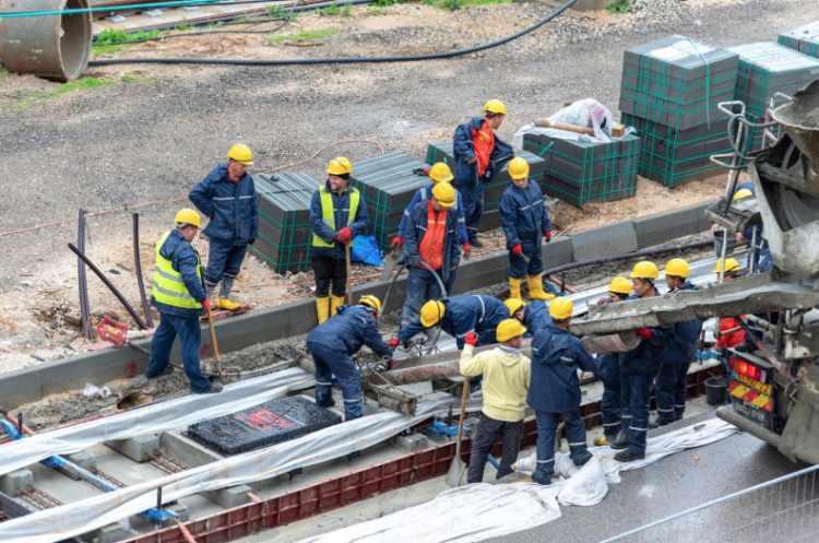 <p>Fransa'nın batısındaki Brittany b&ouml;lgesinde bulunan tarihi bir konakta y&uuml;r&uuml;t&uuml;len restorasyon &ccedil;alışmaları sırasında iş&ccedil;iler, duvarın arkasına gizlenmiş metal bir kutuya ulaştı.&nbsp;</p>
