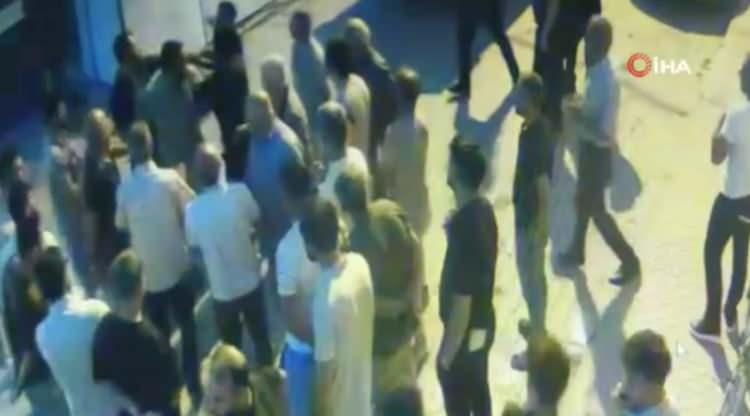 <p>Kısa s&uuml;rede b&uuml;y&uuml;yerek taşlı, sopalı ve kesici aletli kavgaya d&ouml;n&uuml;şen olaya, ihbar &uuml;zerine &ccedil;ok sayıda polis ve sağlık ekibi sevk edilmişti.</p>

<p>&nbsp;</p>
