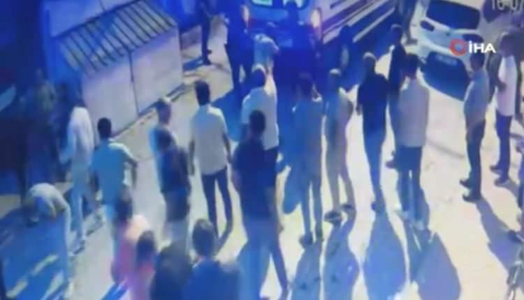 <p>Sonrasında tekrardan g&ouml;ndermiş, '&ccedil;ocuklar burada top oynamayın, bakın arabanın camını yaptırdım, hani sizden hi&ccedil;bir şey de talep etmedim, sizin kendi evinizin &ouml;n&uuml;nde boşluk var, gidin orada oynayın' demiş.&nbsp;</p>
