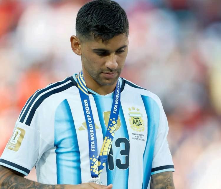 <p>Como, Inter ve Bournemouth, Davinson Sanchez ile ilgileniyor. Galatasaray da Tottenham'dan Cristian Romero'yu listesine aldı.<br />
<br />
(AKŞAM)</p>
