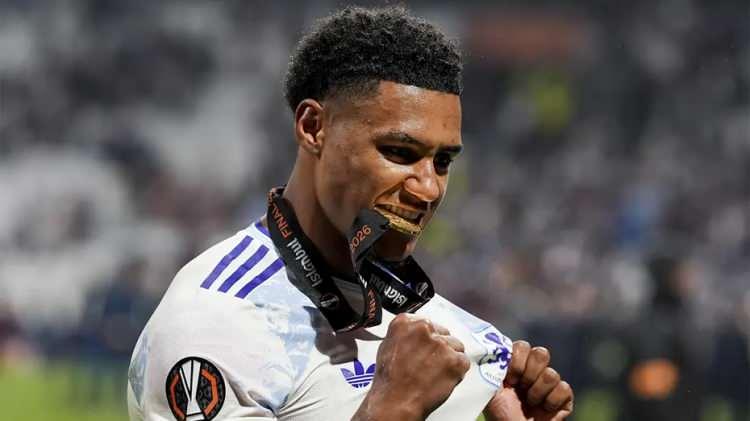 <p>Santfor transferi yapmak isteyen Fenerbah&ccedil;e; Watkins, Rashford ve Lukaku i&ccedil;in devrede.<br />
<br />
&Ouml;nceliğini Watkins ve Rashford'a veren Sarı-Lacivertliler, iki oyuncuda başarısız olursa Lukaku'ya y&ouml;nelecek.<br />
<br />
(AKŞAM)</p>
