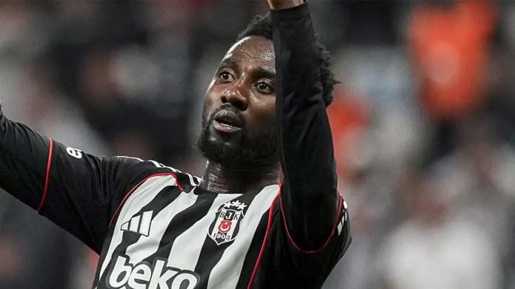 <p>Ndidi'yi kadrosuna katmak isteyen bir Suudi Arabistan kul&uuml;b&uuml;n&uuml;n Beşiktaş'a &ccedil;ift haneli resmin bir teklif yaptığı &ouml;ne s&uuml;r&uuml;ld&uuml;.<br />
<br />
Y&ouml;netim, Italiano ile istişare yapıp nihai kararını verecek.<br />
<br />
​(FOTOMA&Ccedil;)</p>

