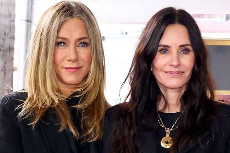 <p>Paylaşım kısa s&uuml;rede binlerce beğeni alırken, yakın dostu ve Friends dizisindeki rol arkadaşı Jennifer Aniston da <strong>"Seninle gurur duyuyorum!" </strong>yorumuyla destek verdi.</p>
