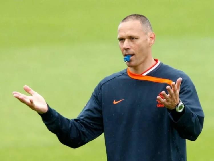 <p>17. MARCO VAN BASTEN</p>

<p>&nbsp;</p>
