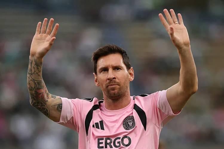 <p>1. LIONEL MESSI</p>

