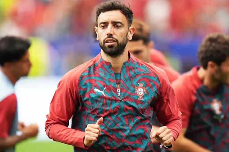 <p>Galatasaray'ın da yakından takip ettiği Fernandes i&ccedil;in yaşanan bu gelişme, transfer yarışının daha da kızışmasına neden oldu.</p>
