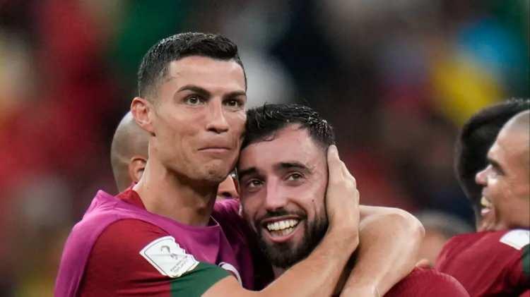 <p>Portekiz Milli Takımı'ndan da yakın arkadaş olan iki yıldızın yeniden aynı takımda buluşması i&ccedil;in Ronaldo'nun ikna s&uuml;recinde aktif rol aldığı belirtildi.</p>
