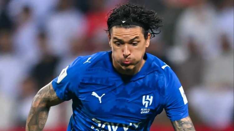 <p>İspanyol basını, Beşiktaş'ın Darwin Nunez'i kiralamak i&ccedil;in g&ouml;r&uuml;şmelerini s&uuml;rd&uuml;rd&uuml;ğ&uuml;n&uuml; ve transferde &ouml;ne &ccedil;ıktığını duyurdu.<br />
<br />
Haberde &ldquo;Şimdilik geleceği siyah-beyaz g&ouml;r&uuml;n&uuml;yor&rdquo; ifadeleri kullanıldı.<br />
<br />
​(AKŞAM)</p>
