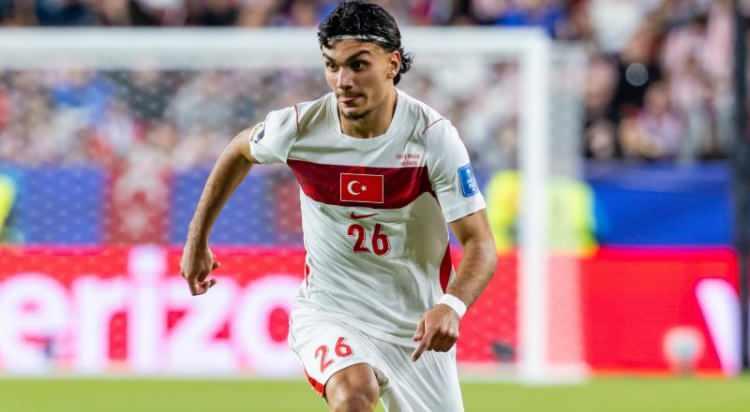 <p>Galatasaray, Can Uzun transferi i&ccedil;in Almanya'ya u&ccedil;uyor.<br />
<br />
Sarı-kırmızılılar, milli futbolcu i&ccedil;in t&uuml;m imkanlarını seferber etti.<br />
<br />
(FANATİK)</p>
