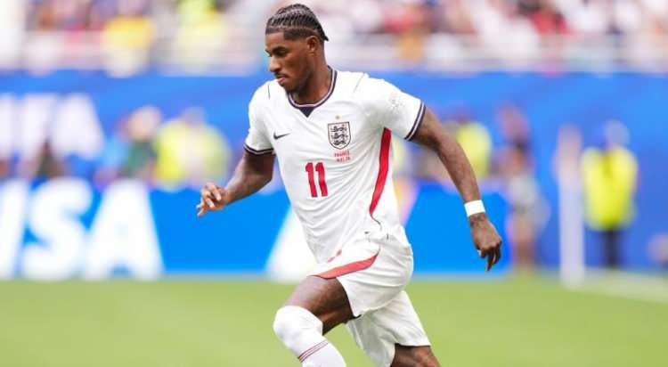 <p>Fenerbah&ccedil;e, Marcus Rashford transferi i&ccedil;in t&uuml;m imkanlarını seferber etti.<br />
<br />
Manchester United'ın bonservis beklentisi 40 milyon Euro civarında ancak pazarlıklarla bu rakamın aşağı &ccedil;ekilmesi hedefleniyor.<br />
<br />
(FANATİK)</p>
