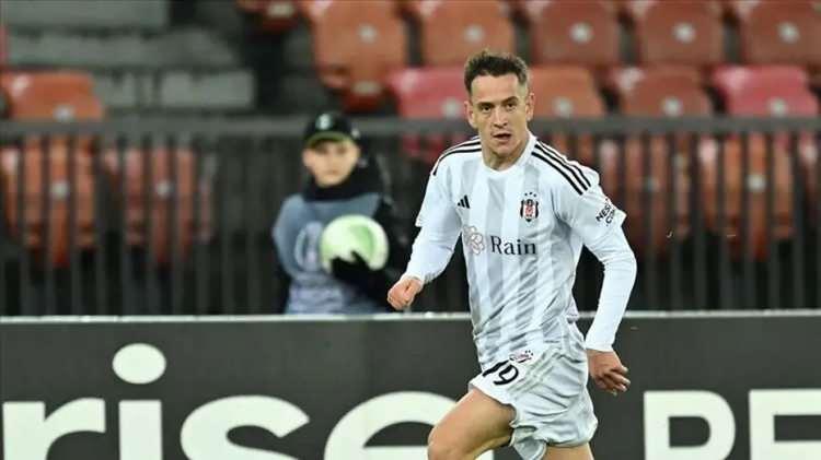 <p>Konyaspor eski yıldızı Amir Hadziahmetovic'i radarına aldı.<br />
<br />
Beşiktaş'ta kontratının son yılına giren oyuncu i&ccedil;in nabız yoklanıyor.<br />
<br />
(FOTOMA&Ccedil;)</p>
