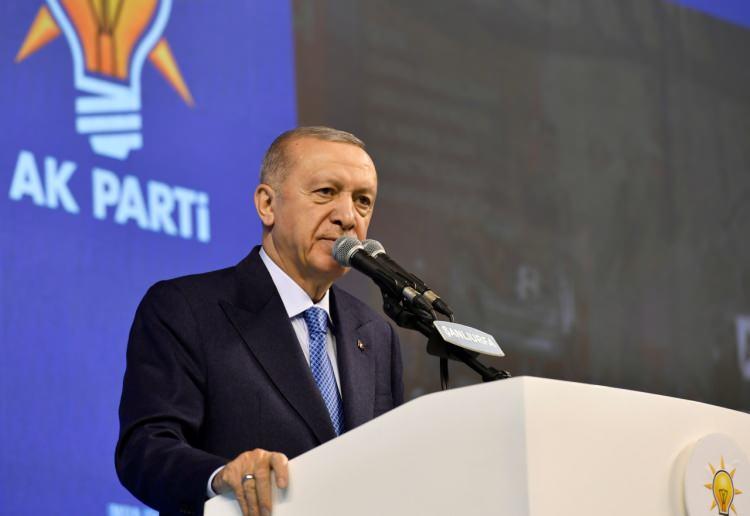 <p><span style="color:#B22222"><strong>1)&nbsp; AK PARTİ</strong></span></p>
