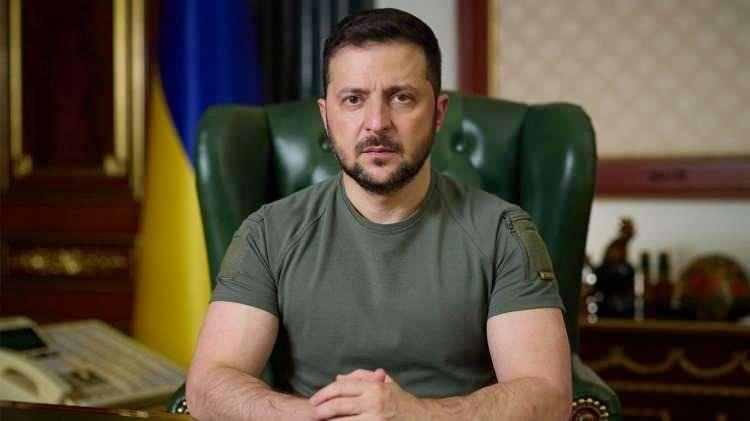<p><strong><span style="color:#B22222">ZELENSKY</span>&nbsp; |&nbsp; ZE</strong></p>

<p>&nbsp;</p>

<p>Adının kısaltılmış hali</p>
