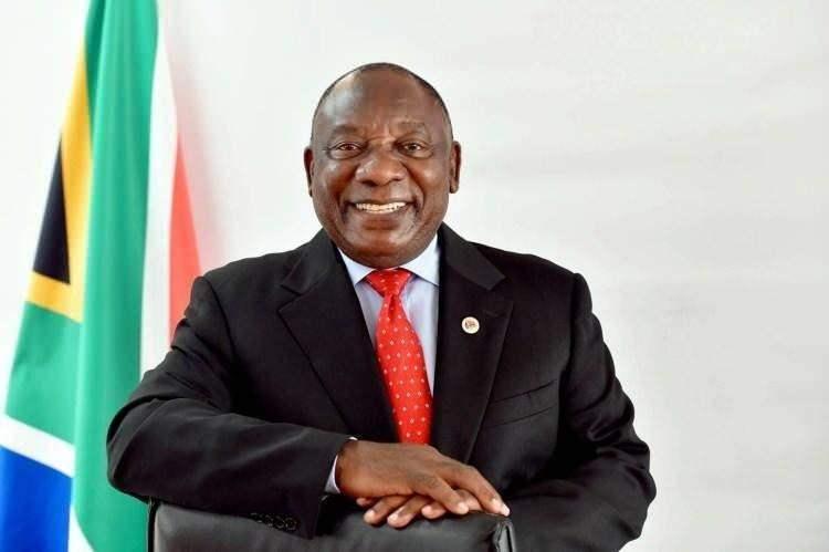 <p><strong><span style="color:#B22222">RAMAPHOSA</span>&nbsp; |&nbsp; KAPKEK&nbsp; |&nbsp; Cupcake)</strong></p>

<p>&nbsp;</p>

<p>G&uuml;ney Afrika Devlet Başkanı</p>
