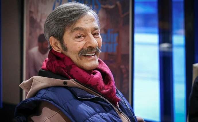 <p>Usta oyuncunun vefatı, sanat d&uuml;nyasını ve onu yıllardır b&uuml;y&uuml;k bir sevgiyle takip eden milyonları derin bir yasa boğdu.</p>
