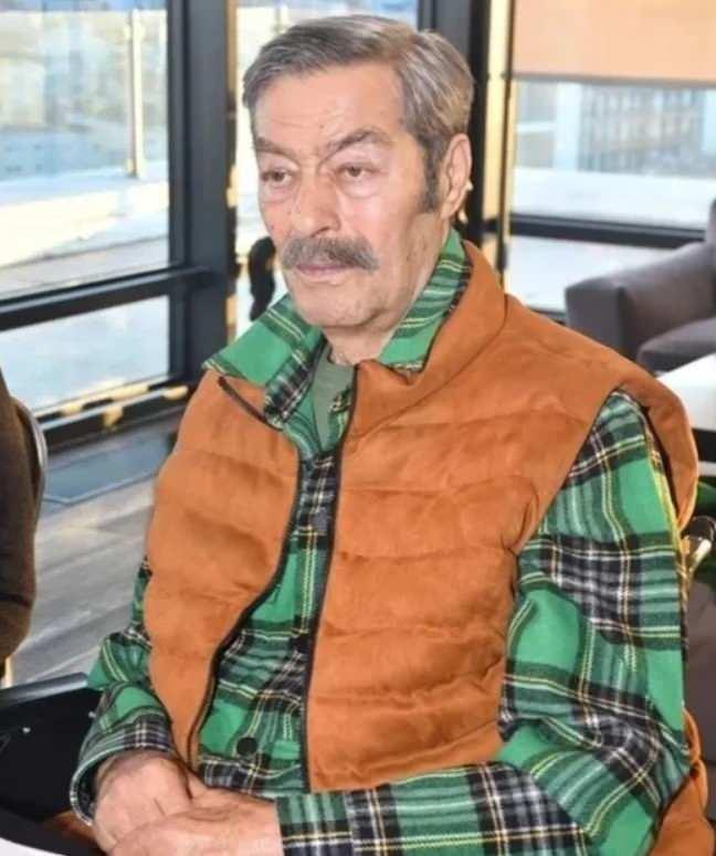 <p><strong>İKİ AYRI VASİYET HAZIRLAMIŞ</strong></p>

<p>İki ayrı vasiyetin neden hazırlandığı ve i&ccedil;eriklerinde hangi tasarrufların yer aldığı şimdilik bilinmiyor.&nbsp;</p>

