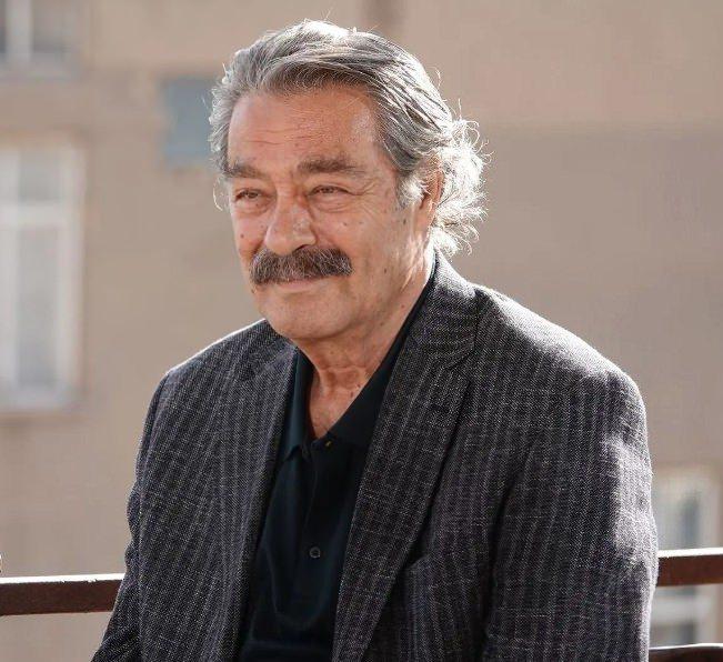 <p><strong>3 BİN KURBAĞA FİG&Uuml;R&Uuml;</strong></p>

<p>Kurbağalara olan ilgisiyle tanınan İnanır'ın, d&uuml;nyanın farklı &uuml;lkelerinden topladığı yaklaşık 3 bin kurbağa fig&uuml;r&uuml; de koleksiyonunun &ouml;nemli par&ccedil;aları arasında yer alıyor.</p>
