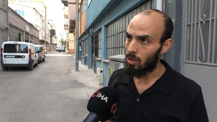<p>Acılı baba Veli E. ise, "Ben oğlumu kursa yazdırmıştım. Kurs d&ouml;n&uuml;ş&uuml; &ccedil;ocuğumu yakalayıp d&ouml;v&uuml;yor. Tanıdığımız biri de değil. Eve d&ouml;n&uuml;şte yakalayıp oğlumu darp ediyor. Şu an durumu iyi ama sokağa &ccedil;ıkmaya korkuyor" diye konuştu.</p>
