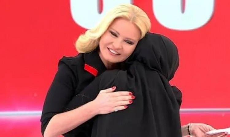 <p><span style="color:#B22222"><strong>"KARDEŞİMİ TANDIRDA YAKTILAR"</strong></span></p>

<p><br />
Halime Pilğir, kardeşinin tandırda yakılarak &ouml;ld&uuml;r&uuml;ld&uuml;ğ&uuml;ne y&ouml;nelik ş&uuml;phesini g&uuml;&ccedil;lendiren tanık anlatımını ise ş&ouml;yle aktardı:</p>

<p><em><strong>"17 ya da 18 Ekim'di. Tarihi tam hatırlamıyorum. Farklı bir numaradan telefon a&ccedil;tı, g&uuml;lerek 'Abla, Umut'u ve Ela'yı g&ouml;rmeye gidiyorum' dedi. Ama yanında bir erkek sesi vardı. 'Yanındaki kim?' diye sordum. 'İsa' deyince i&ccedil;ime ateş d&uuml;şt&uuml;. O telefondan sonra kardeşime bir daha ulaşamadım.</strong></em></p>

<p><em><strong>M&uuml;ge Anlı'nın programında yayına bağlanan bir tanık o g&uuml;n İsa'nın ailesinin evinde geceden sabaha kadar tandırın hi&ccedil; s&ouml;nmediğini anlattı. Bizim oralarda hi&ccedil;bir tandır sabaha kadar yanmaz. İnsanlar sorduğunda g&uuml;lerek, 'Kavurma yapıyoruz' demişler. Benim kardeşimi kavurma yaptılar. Kardeşimin cansız bedeni halen bulunamadı."</strong></em></p>
