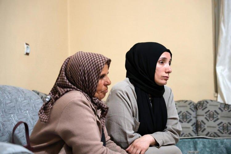 <p><em><strong>Saynur'un eşi tarafı İhsan G&uuml;&ccedil;'e para vermiş. İhsan G&uuml;&ccedil; de gidip kadın evde uyurken &uuml;zerine benzin d&ouml;kerek ateşe vermiş. Olayı, '&Uuml;&ccedil; harfliler yaktı' diyerek kapatmaya &ccedil;alıştılar. Saynur'un ailesini yeniden şikayet&ccedil;i olmaya ikna ettim. Dosyayı tekrar başsavcılığa taşıdık."</strong></em> dedi.</p>
