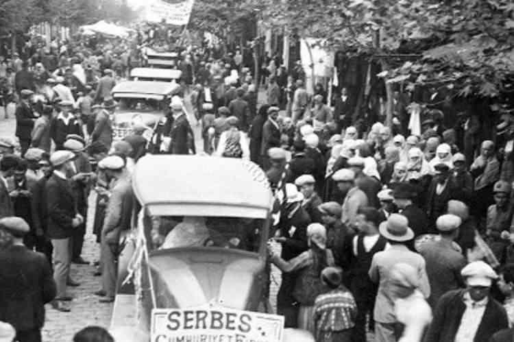 <p>1929 D&uuml;nya Ekonomik Buhranı'nın getirdiği toplumsal huzursuzluğu hafifletmek, iktidardaki Cumhuriyet Halk Fırkası'nı (CHF) denetlemek ve Batı d&uuml;nyasına T&uuml;rkiye'nin demokratikleşme niyetini g&ouml;stermek amacıyla kurulmuştur.</p>

<p>Ancak partinin rejim muhaliflerinin odak noktası haline gelmesi &uuml;zerine, bizzat kurucusu Fethi Bey tarafından <strong>17 Kasım 1930'da</strong> feshedilmiştir.</p>
