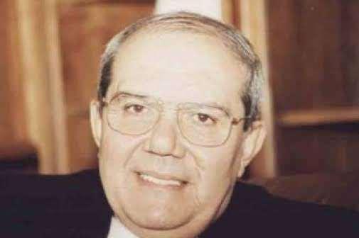 <p>Sosyaldemokrat Halk&ccedil;ı Parti (SHP), 3 Kasım 1985 tarihinde merkez soldaki iki b&uuml;y&uuml;k parti olan Sosyal Demokrasi Partisi (SODEP) ve Halk&ccedil;ı Parti'nin (HP) birleşmesiyle kurulmuştur.</p>

<p>12 Eyl&uuml;l 1980 askeri darbesinin ardından kapatılan Cumhuriyet Halk Partisi'nin (CHP) siyasi mirasını devralmak ve sol oyları tek bir &ccedil;atı altında toplamak amacıyla bu birleşme ger&ccedil;ekleştirilmiştir.</p>

<p>&nbsp;</p>
