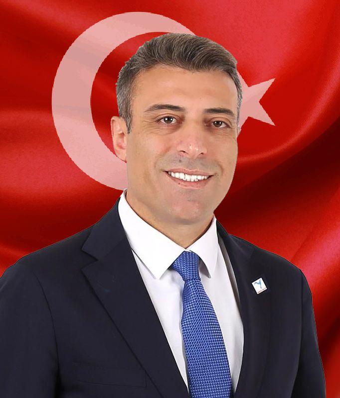 <p>Yenilik Partisi, kurucu lideri &Ouml;zt&uuml;rk Yılmaz'ın Cumhuriyet Halk Partisi'nden (CHP) ihra&ccedil; edilmesi ve mevcut siyasi d&uuml;zeni milliyet&ccedil;i-Atat&uuml;rk&ccedil;&uuml; bir &ccedil;izgiyle d&ouml;n&uuml;şt&uuml;rme isteğiyle kurulmuştur.</p>
