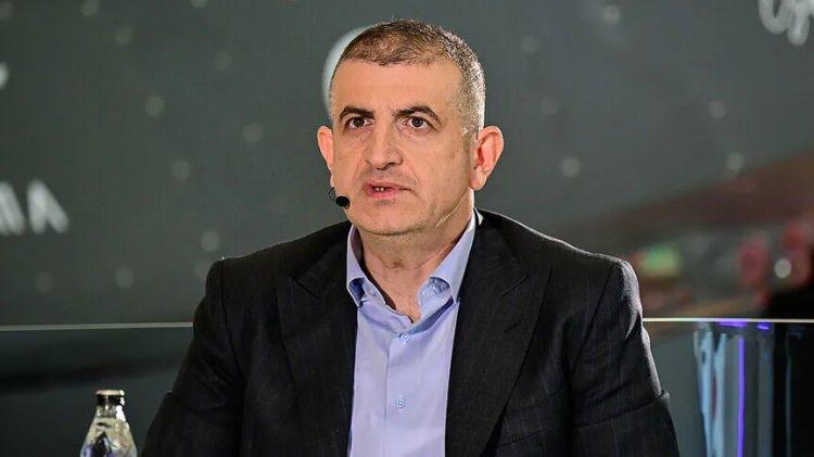 <p><strong>HALUK BAYRAKTAR</strong></p>

<p>Net Değer: $2.4B</p>
