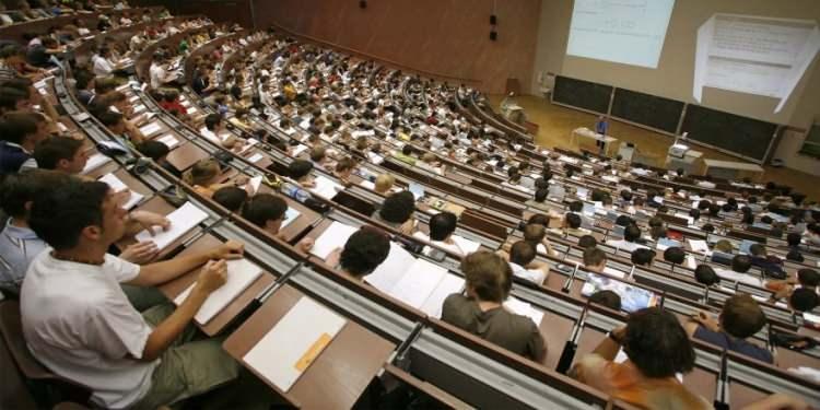 <p><strong>BAŞARIYA G&Ouml;RE FİYAT</strong></p>

<p>&nbsp;</p>

<p><br />
Yeditepe &Uuml;niversitesi'nde de tıp fak&uuml;ltesini burssuz okumak isteyen gen&ccedil;lerin 2.3 milyon lira &ouml;demesi gerekiyor.</p>
