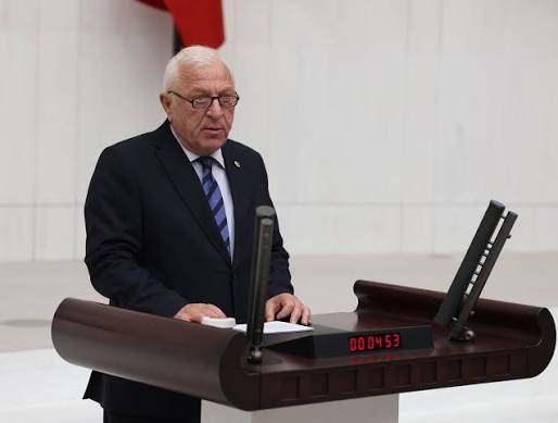 <p><strong>TALİH &Ouml;ZCAN</strong></p>
