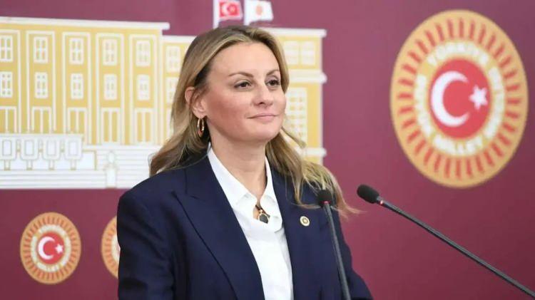 <p><strong>SEDA KAYA &Ouml;SEN</strong></p>
