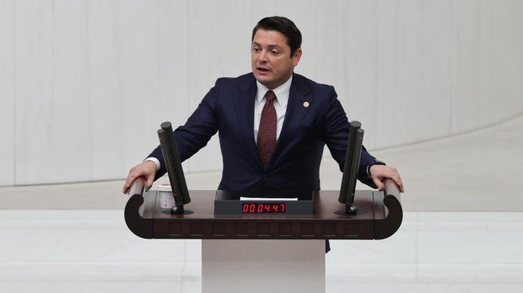 <p><strong>TURAN TAŞKIN &Ouml;ZER</strong></p>
