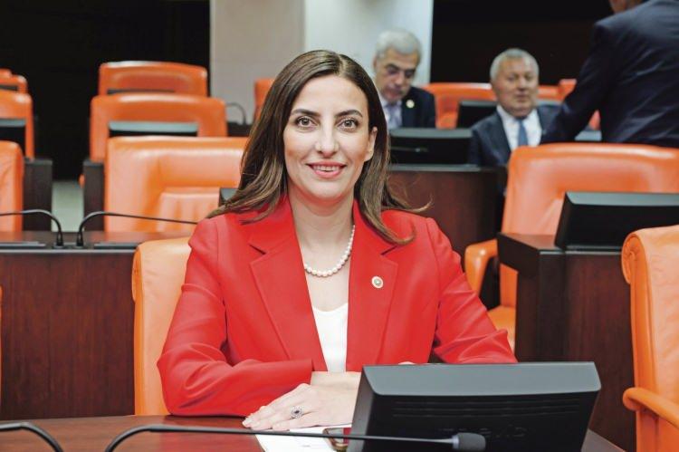 <p><strong>EVRİM RIZVANOĞLU</strong></p>
