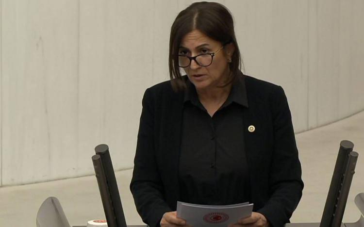 <p><strong>T&Uuml;RKAN EL&Ccedil;İ</strong></p>
