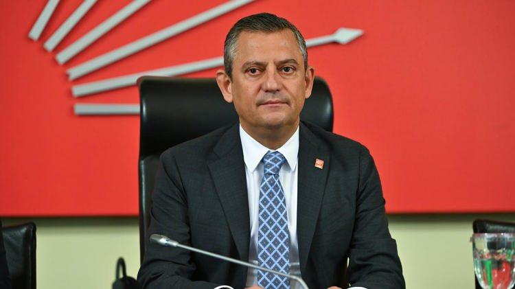 <p>Kulislerde, &Ouml;zel'in yeni partinin hazırlıklarını bitirdiği ve bug&uuml;n ger&ccedil;ekleşen grup toplantısında da istifa edeceği konuşuldu.&nbsp;</p>

<p>Bu kapsamda da &Ouml;zg&uuml;r &Ouml;zel, Meclis'te grup toplantısında son kez k&uuml;rs&uuml;ye &ccedil;ıktı.&nbsp;</p>
