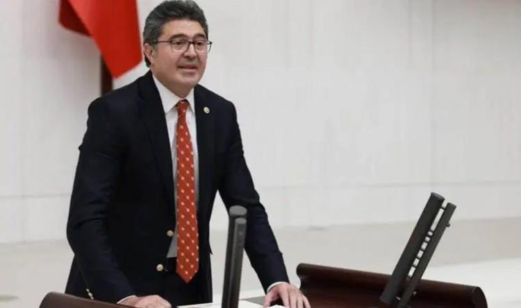 <p><strong>&Ouml;RG&Uuml;TLERDEN SORUMLU GENEL BAŞKAN YARDIMCISI: </strong></p>

<p><span style="color:#B22222"><strong>ENSAR AYTEKİN</strong></span></p>

<p>&nbsp;</p>
