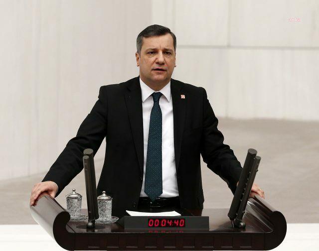<p><strong>İDARİ VE MALİ İŞLERDEN SORUMLU GENEL BAŞKAN YARDIMCISI: </strong></p>

<p><span style="color:#B22222"><strong>&Ouml;ZG&Uuml;R CEYLAN</strong></span></p>

<p>&nbsp;</p>

