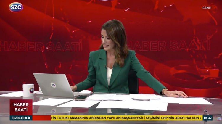 <p><span style="color:#B22222"><strong>NE OLMUŞTU?</strong></span></p>

<p>S&ouml;zc&uuml; TV sunucusu Serap Belovacıklı, daha &ouml;nceki bir yayında Suriye Devlet Başkanı Ahmed H&uuml;seyin eş-Şara'yı<em> <strong>"katil"</strong></em> ve <em><strong>"ter&ouml;rist"</strong></em> ifadeleriyle tanımlamıştı. Belovacıklı, şunları s&ouml;ylemişti:</p>
